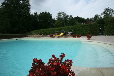 Üppiges Ferienhaus in Urbania mit Sprudelbad