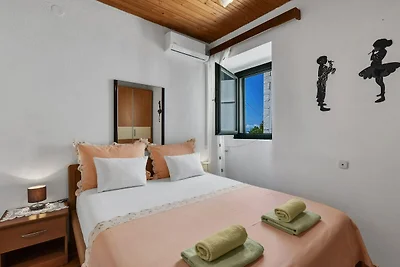 Apartments Kata - Three Bedroom Apartment wit...