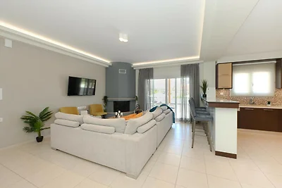 Private Poolvilla mit Meerblick für 6...