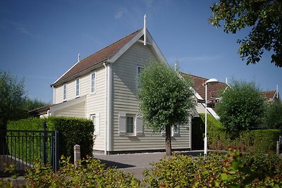 Geräumiges Ferienhaus mit Sauna in Strandnähe