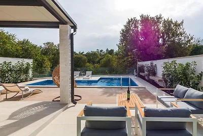 Villa in Svetvincenat mit Schwimmbecken