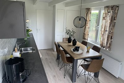 Ruhiges Ferienhaus in Zonnemaire mit Garten