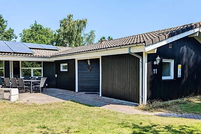 12 Personen Ferienhaus in Væggerløse-By Traum