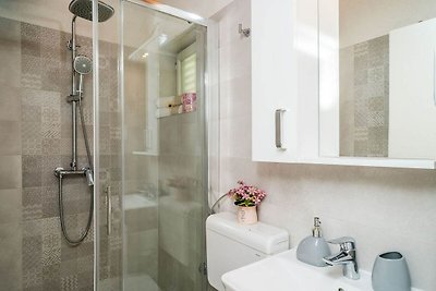 Indy's Beach Apartments -Two Bedroom Apartmen...