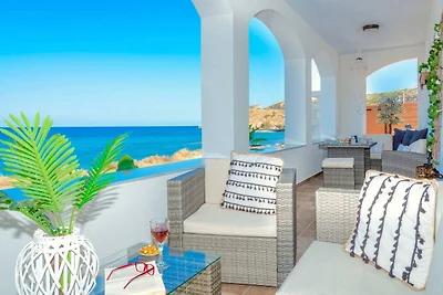 Villa aan het strand met privézwembad