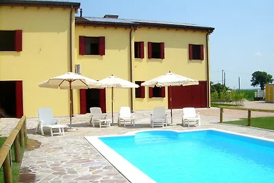 Soleggiata casa vacanze, piscina, giardino, a...