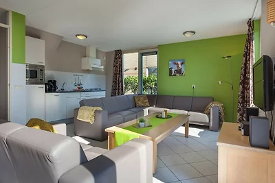 Villa mit gemütlichem Gartenzimmer in Andijk