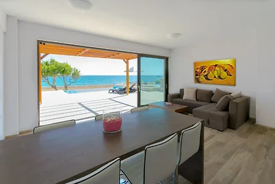 Villa bij Laki Beach met Zwembad