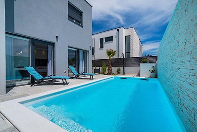 Moderne Villa in Zaton mit Swimmingpool