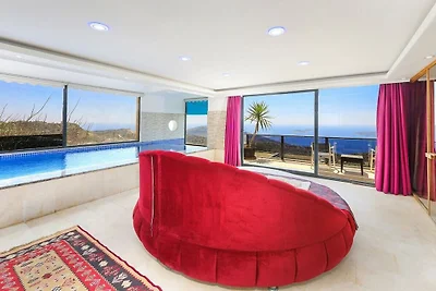 Villa in Kalkan mit Schwimmbecken