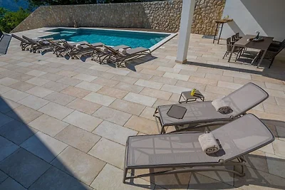 Villa in Crikvenica mit Schwimmbecken