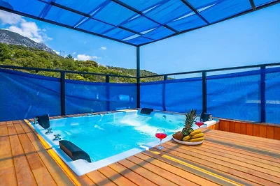 Villa in Kalkan mit Schwimmbecken