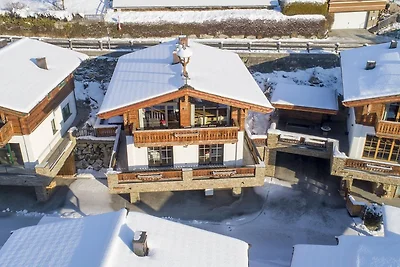 Chalet in Neukirchen bij Skilift & Sauna