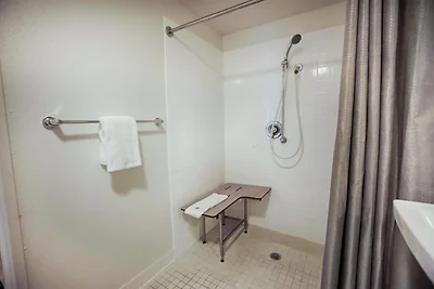 MS6 Albany NY | 1 Doppelbett | ADA/Tub