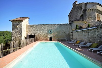 Castello con piscina e vista vicino ad Agen