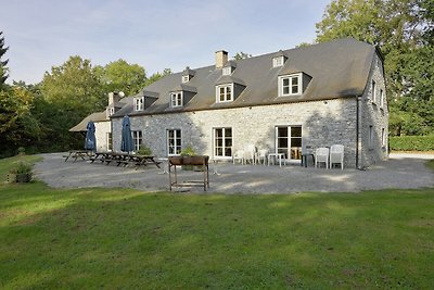 Geräumiges Ferienhaus mit Terrasse in Anhée