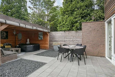 Ferienhaus mit Terrasse in Grou