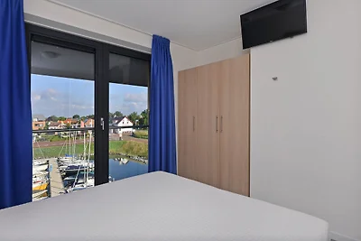 Apartment am Wasser mit Terrasse