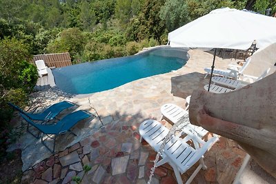 Ruhiges Ferienhaus mit privatem Pool