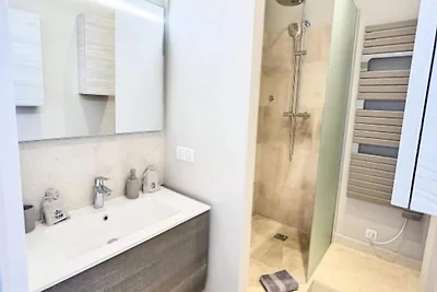 Moderne 2-Zimmer-Wohnung im ruhigen Cannes Hy...