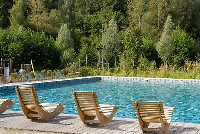 Rilassati nel comfort di The Bayleaf di...
