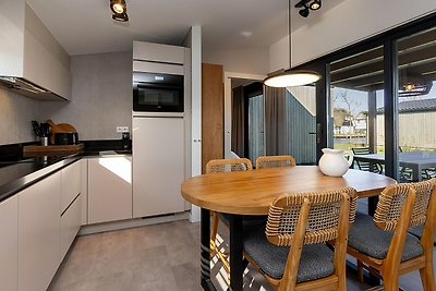 Luxe Docklodge aan het water met tuinkamer