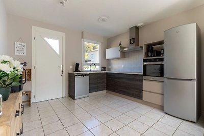 Sonniges Ferienhaus in Les Vans mit Terrasse
