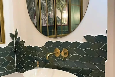 Home Chic Die Comedy Suites