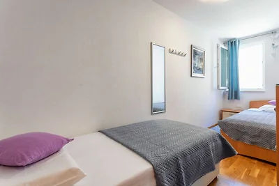 Apartment Zara - Two Bedroom Apartment with B...