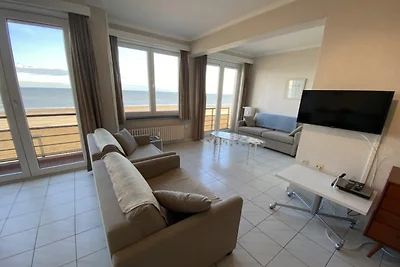 Ruime studio met prachtig uitzicht op zee