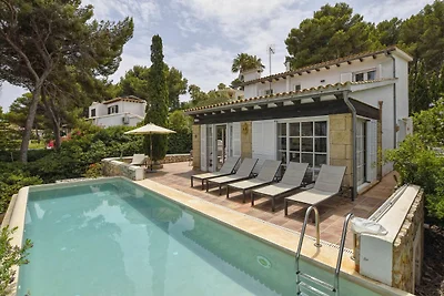 Villa di lusso con piscina e vista sul mare