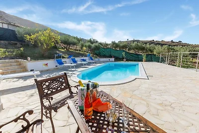 Villa a Realmonte con giardino