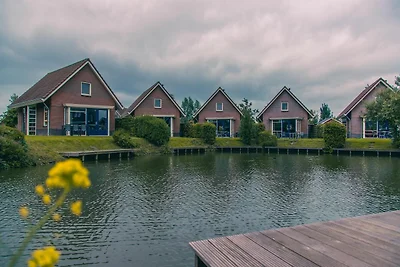 Spectacular villa by the lake