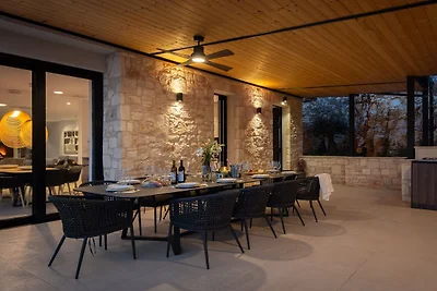 Breathtaking Villa Vis Five Bedroom Villa wit...