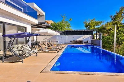 Villa in Kalkan mit Schwimmbecken