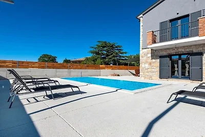 Villa in Kanfanar mit Schwimmbecken