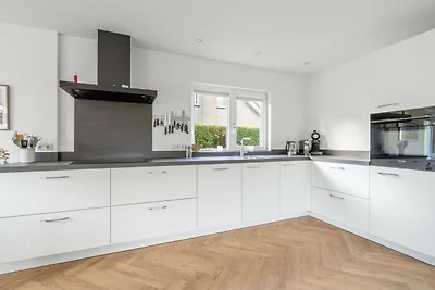 Modern eingerichtetes Ferienhaus für 6...