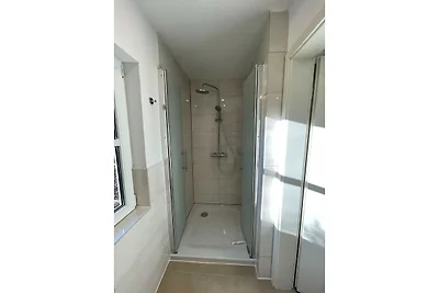 Moderne Wohnung mit Terrasse.