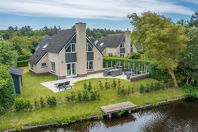 Charmante Villa am Wasser mit Sonnendusche