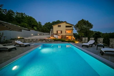 Villa in Krbune mit Schwimmbecken