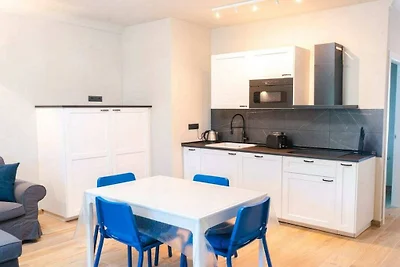 Lemon Apartment with Garden and Sea View