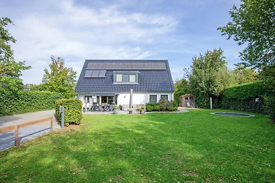 Schöne Villa am Waldrand