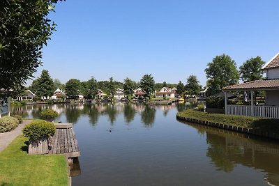 Vakantiehuis aan het water met visvlonder