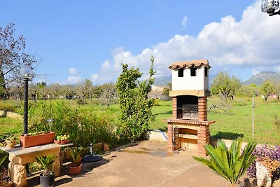 Villa in Campanet met zwembad en barbecue