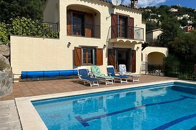 Beautiful holiday home in Calonge with privat...
