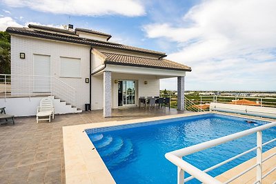 Pleasant Villa in Oliva near the Coast