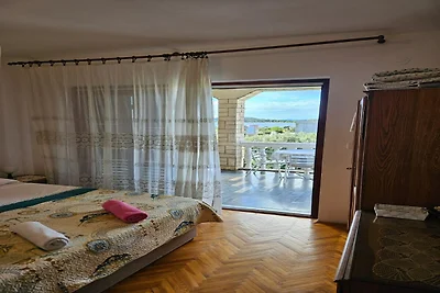 Gemütliche Wohnung direkt am Meer in Tribunj