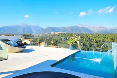 Villa in Buger mit Dachterrasse, Pool und...