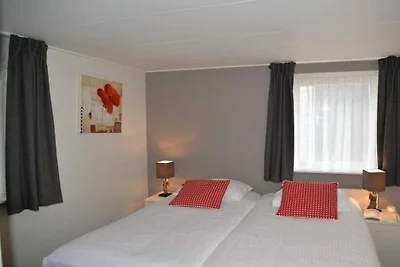 Ferienhaus in Nes mit Schwimmbecken