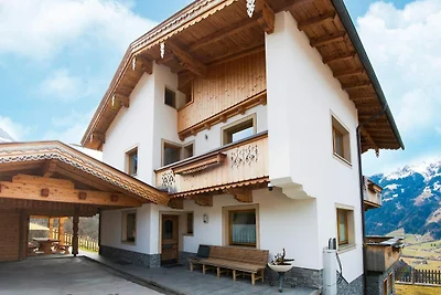 Chalet con terrazza panoramica a Zell am...